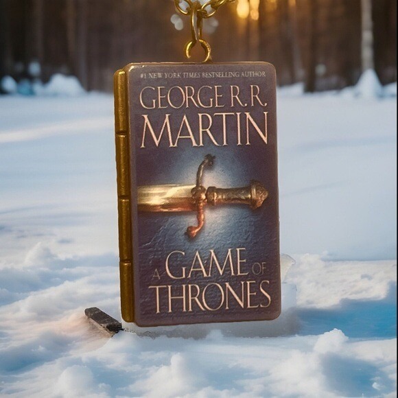 George R.R. Martin-Game Of Thrones-Book Cover Pendant Bronze Chain Necklace -New - Picture 3 of 11
